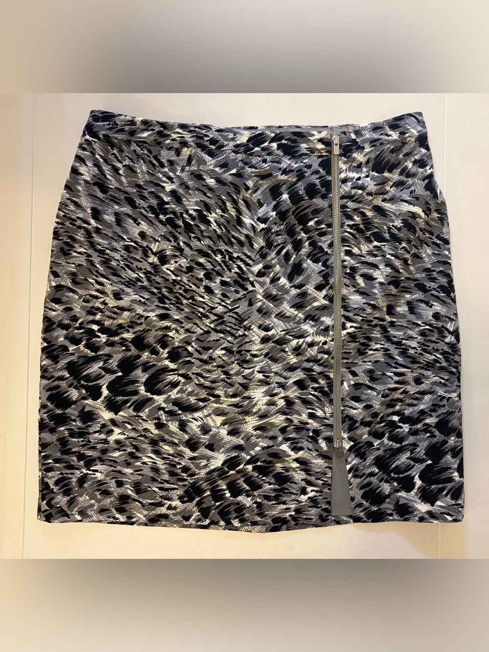 Talbots Woman Petites Pencil Skirt 18WP Black Gray Brushstroke Animal Print Side